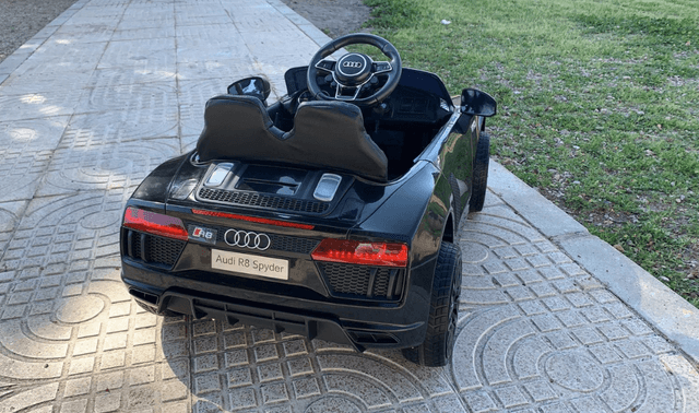 Licensed Audi R8 Spyder 12V Electric Ride On Car (Black)